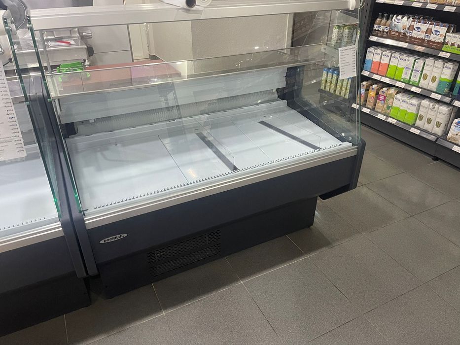 Para venda duas vitrines.