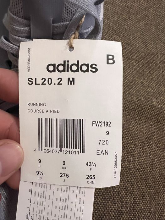 Продам кроссовки адидас новые