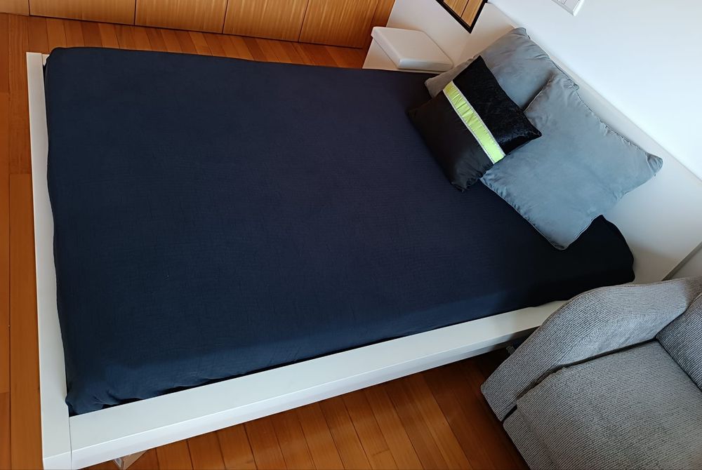 Estrutura de Cama de Casal IKEA MALM (140x190) + estrado - Já desmontada.