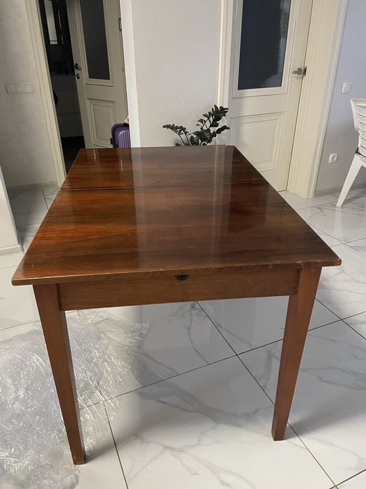 Стол обеденный