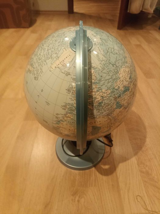 Globus stojący podświetlany