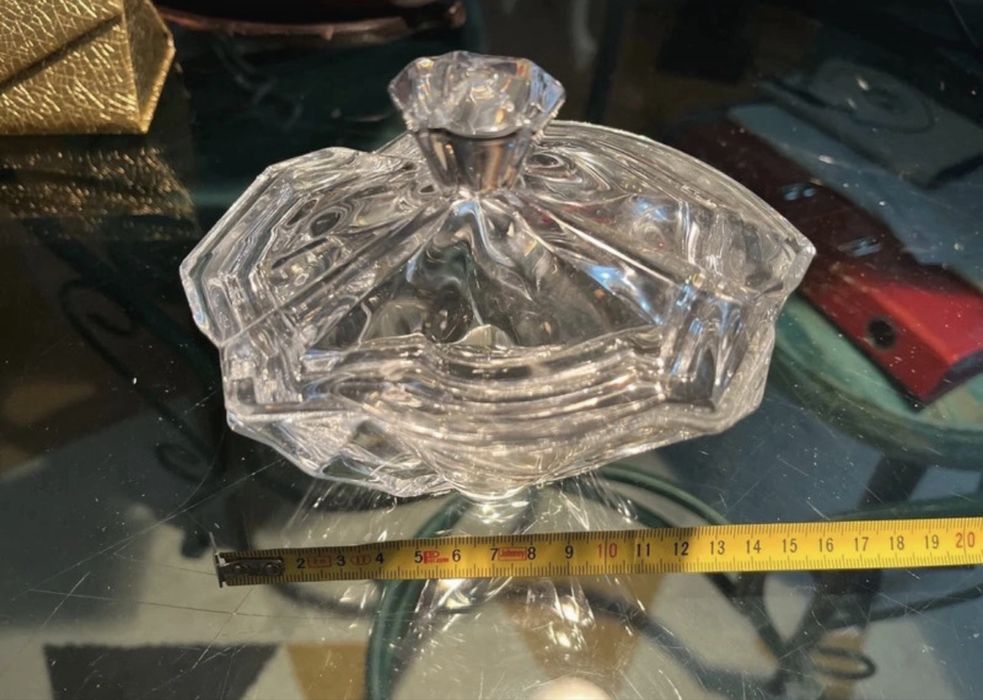 Bomboneira moderna em cristal