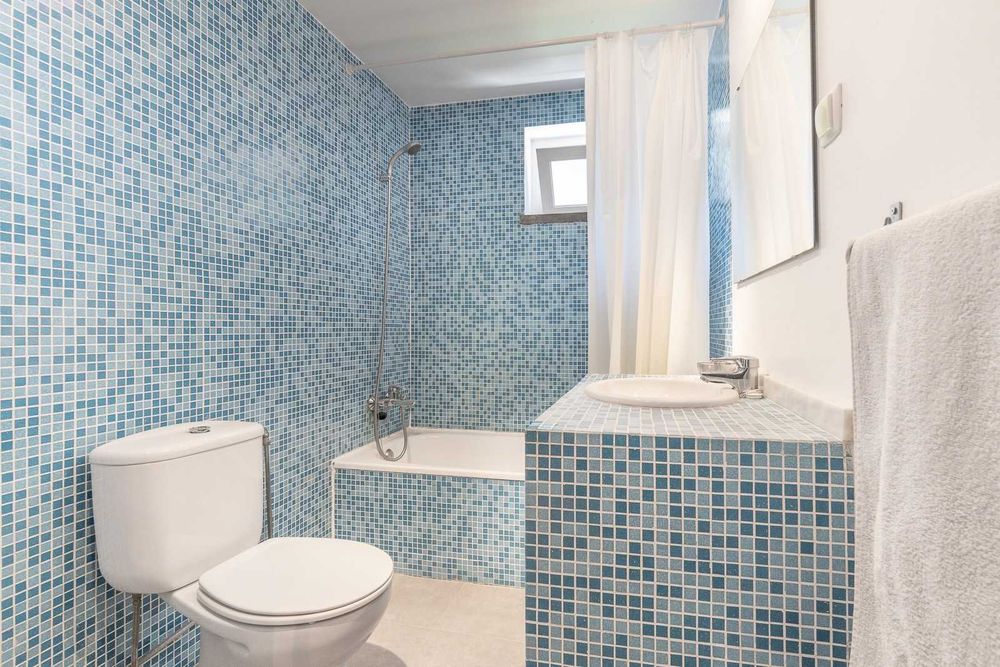 Quarto em apartamento de estudantes Nova SBE - ENTRADA IMEDIATA