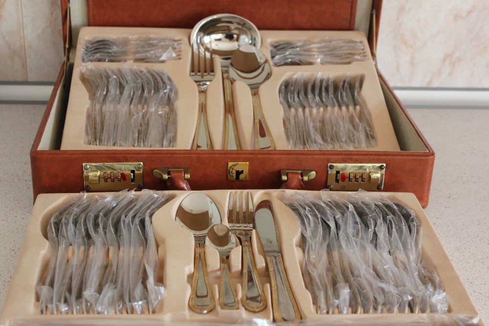 Faqueiro - Fio de Ouro 24 K - 75 Peças - 12 Pessoas