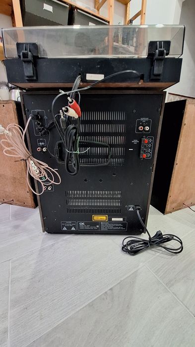 Sistema Hi-Fi completo com gira-discos + colunas (CIE) - AVARIADO

Vendo sistema