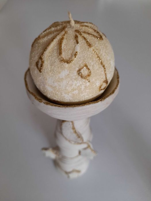 Castiçal  em Louça Decorativa Trabalhado com Vela  ( Antigo )