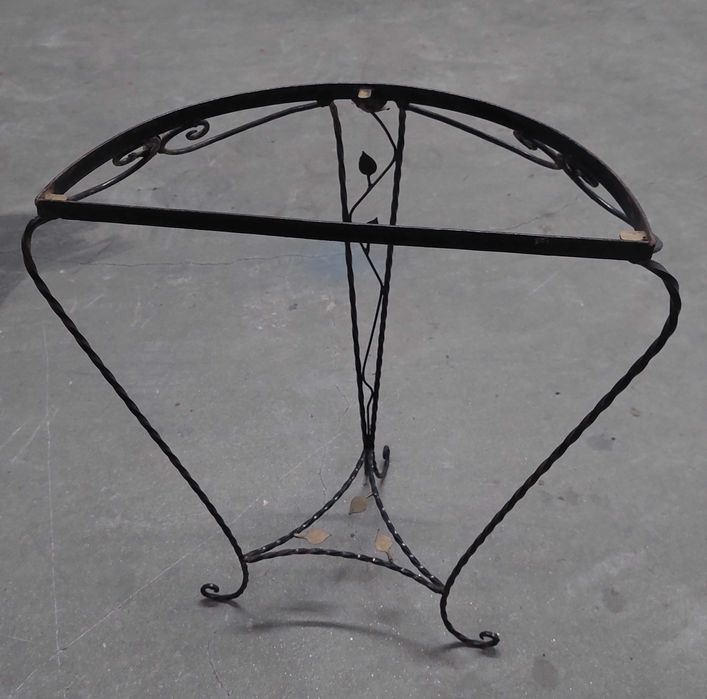 Credência ou mesa de apoio em ferro antiga64553252983939124