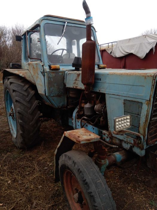 Трактор МТЗ 80 в робочому стани