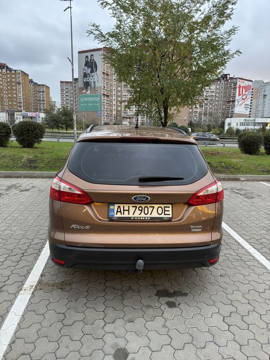 Хороший  Ford Focus 3 2013  1.0 (зроблена заміна ГРМ)