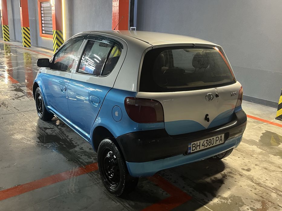 Toyota Yaris 1999 Литровый