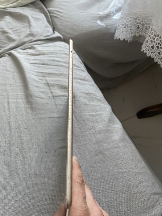 Планшет apple ipad air 2 справний все працює. Стан на фото. Можна на запчастини