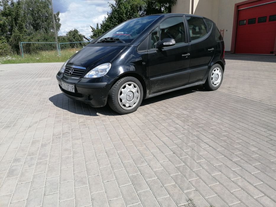 Zarejestrowany z ważnymi opłatami