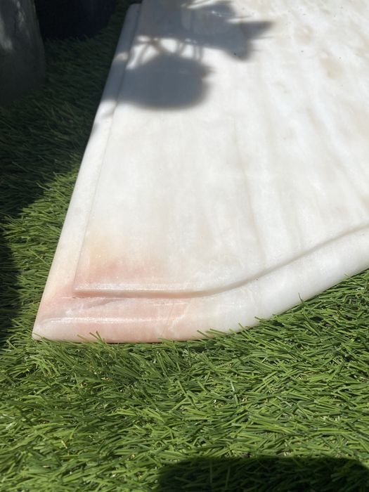 2 Pedras trabalhadas de mármore branco