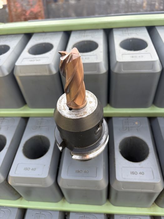 Frez pełnowęglikowy Ø20 mm na oprawce SK40 DIN 69871 AD/B