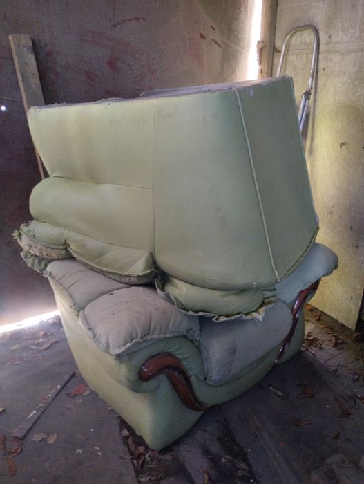 Диван и два кресла