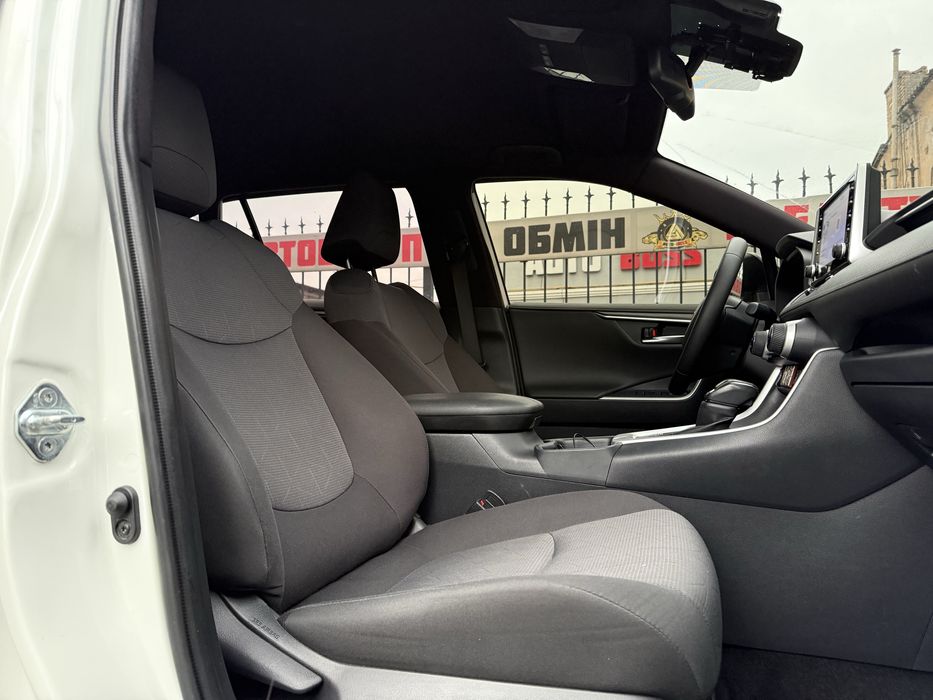 Toyota Rav4 2018 год, 2.5 гибрид!!!