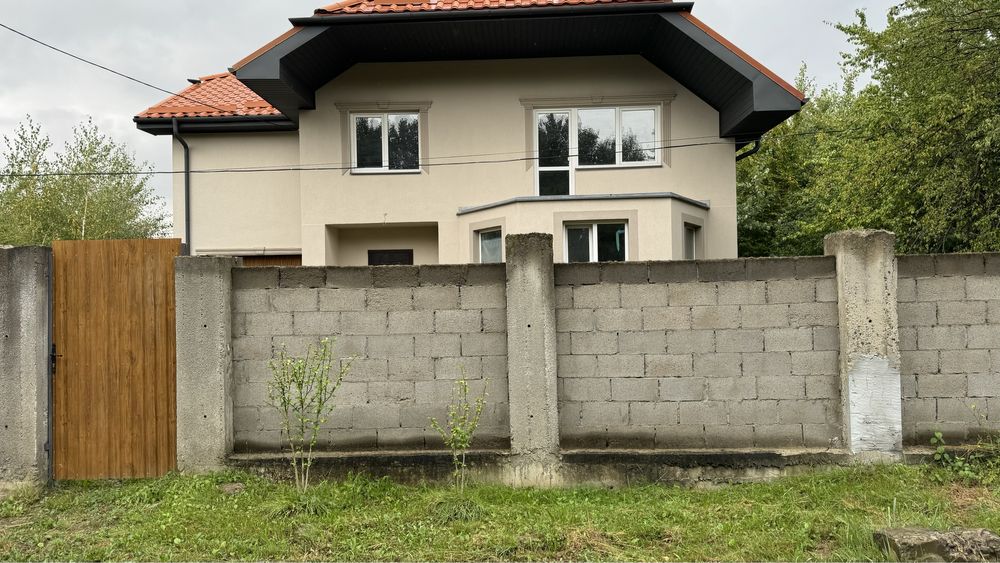 Продається двоповерховий будинок, с. Барвінок, вул. Виноградна!