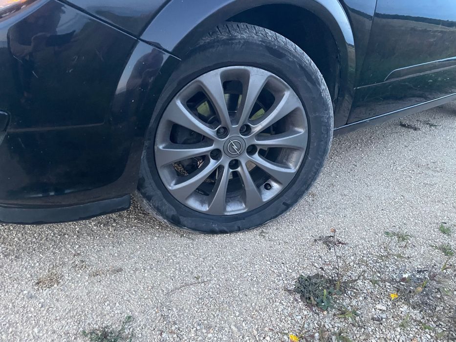 Автомобіль Оpel Astra опель