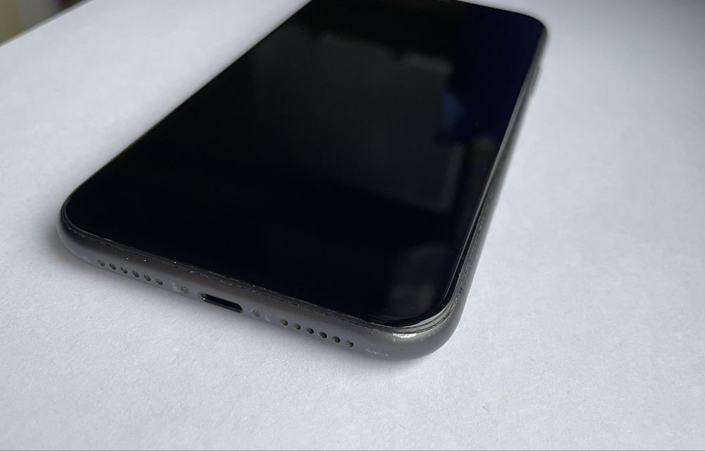 iPhone 11 64GB oryginalne opakowanie i etui Bewood