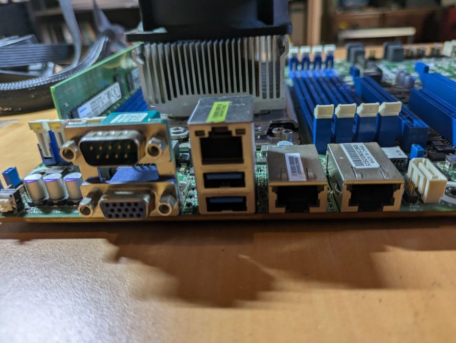 Motherboard Asrock EPYCD8-2T + EPYC 7351P 16-Cores