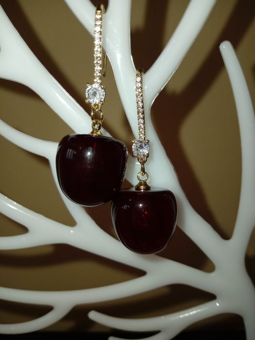 Модные серьги вишенки