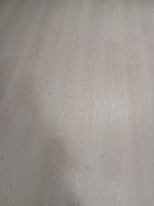 Piso Laminado - Pinho Invery Branco - EGGER PRO - 9,25 m2 - Novo
