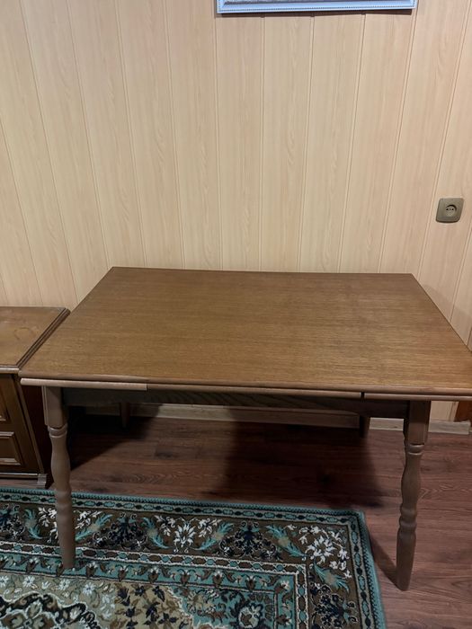Продается деревянный раскладной стол