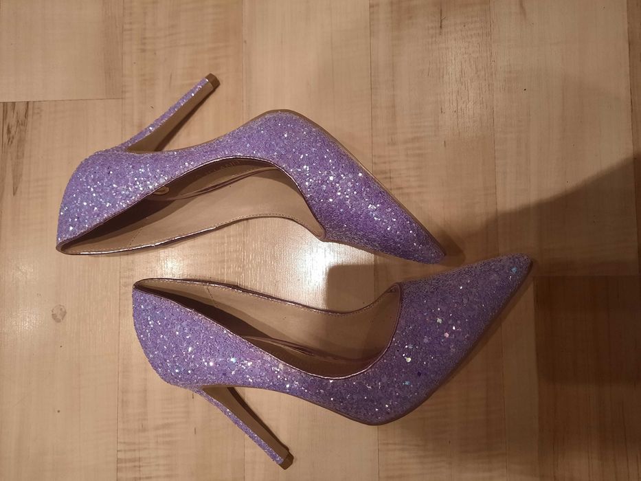 Szpilki  czółenka  damskie  River  Island  lawendowe nowe 38
