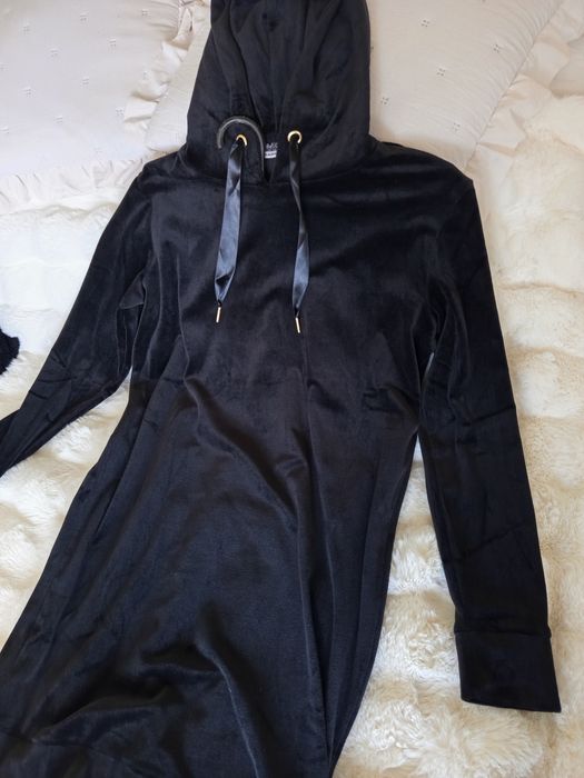 Nowa sukienka czarny welur z kapturem ,troczki