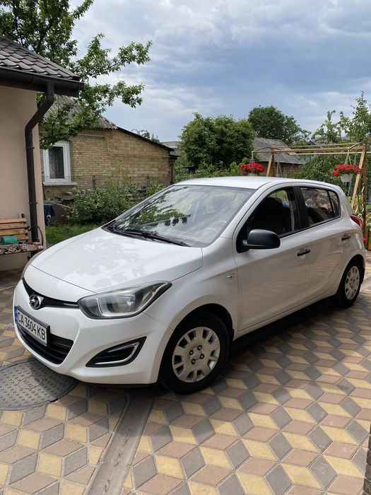 Економне, компактне але дуже зручне авто. Hyundai i-20