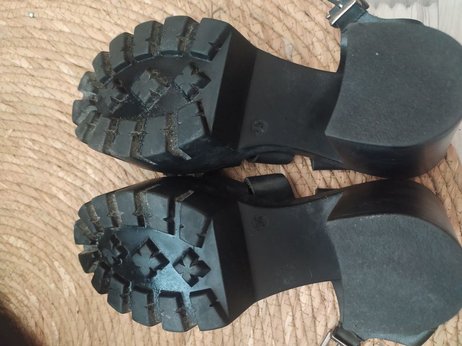 Sandálias salto alto camel e pretas - tam. 36