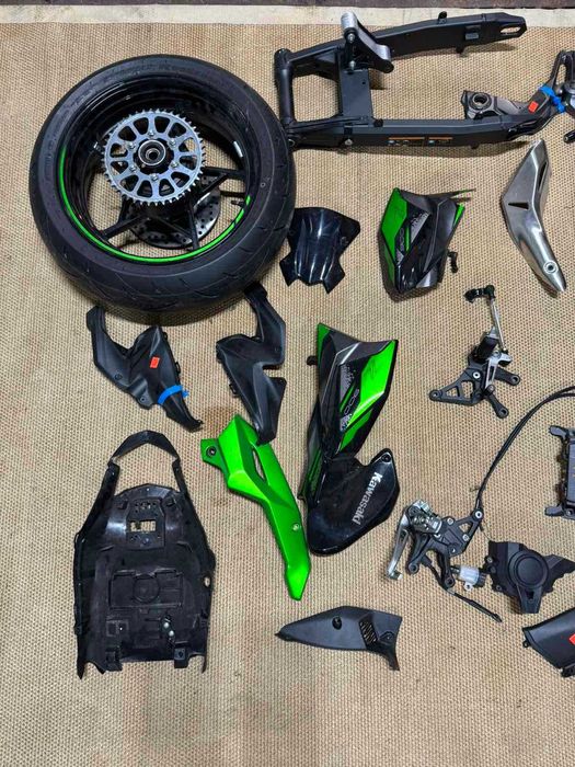 1枚 Пластик Kawasaki z900 2024: 100 $ - Інші мотозапчастини Ковель на Olx