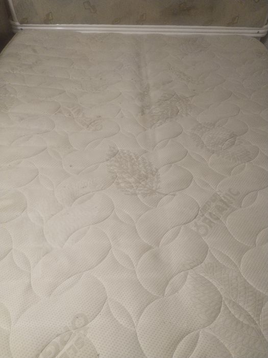 Продам кровать с матрасом.