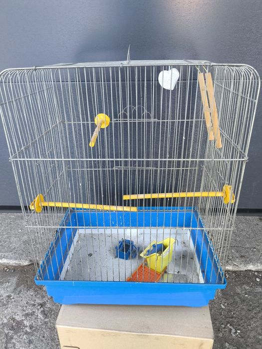 Klatka dla ptaszków z wyposażeniem,używana, sprzedam