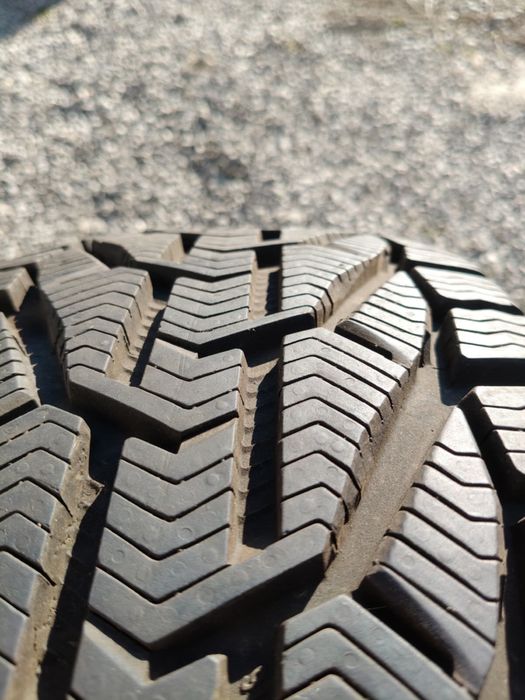 Opony zimowe Kormoran Snow 225/55 R16 95H – jak nowe! Tylko 500 km!