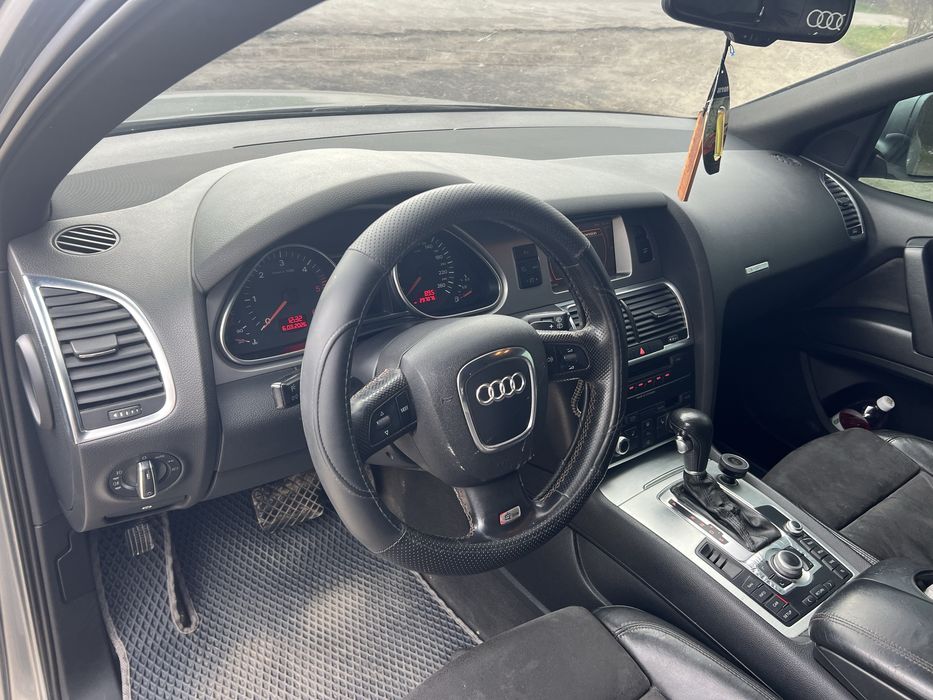 Продам Ayді Q7..