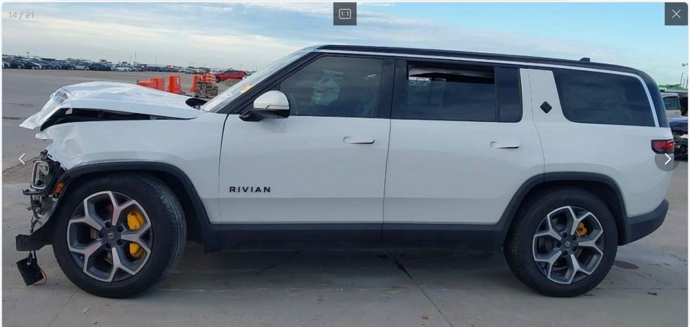 Продам Rivian r1s 2023