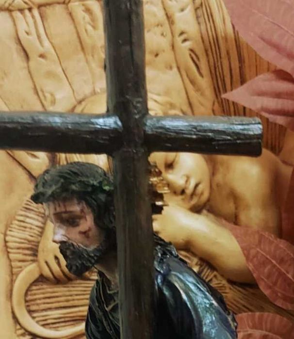 Arte Sacra S. dos Passos em marfinite intado à mão