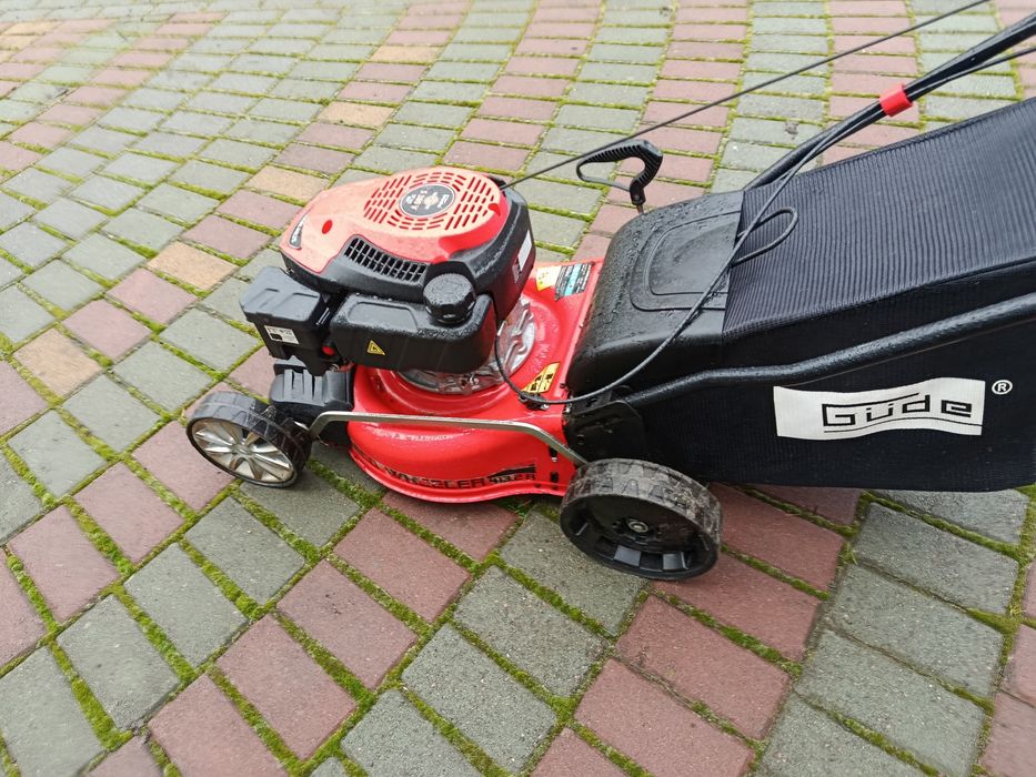 Газонокосарка Gude.