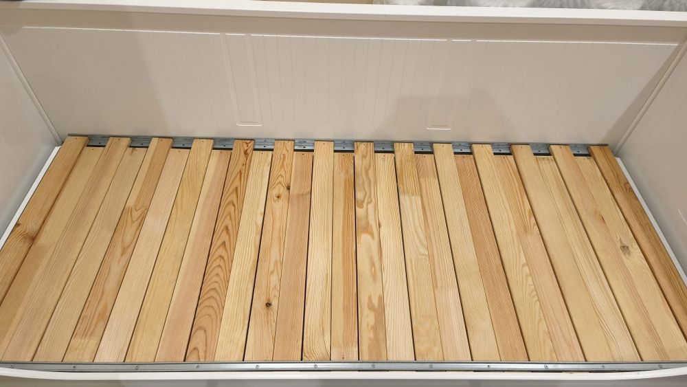Cama ikea  com estrados e colchões
