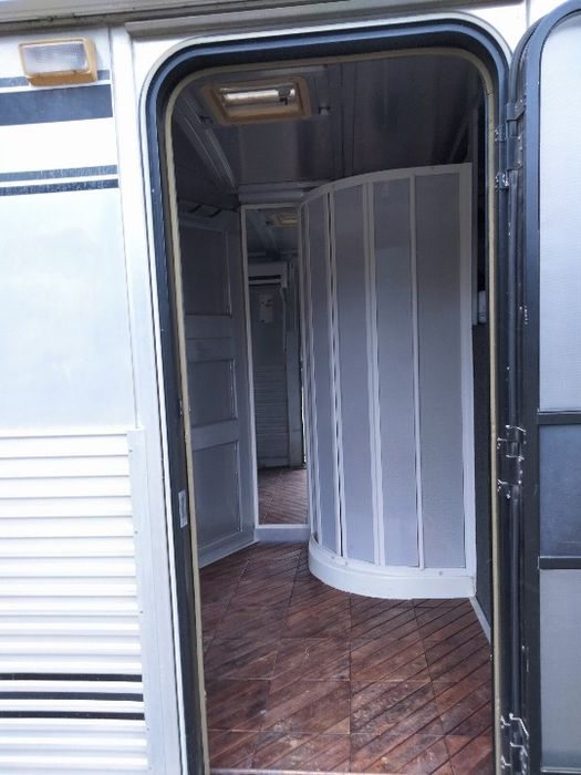 Atrelado/Reboque/Roulote  de cavalos (Softouch by Liberty Inc)