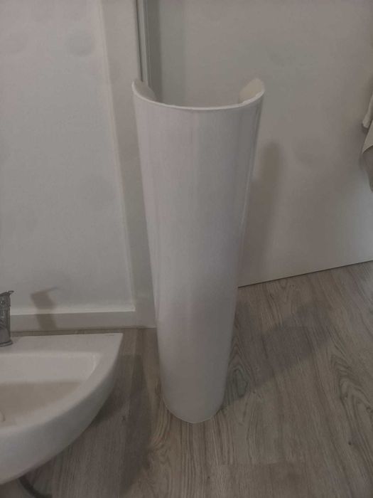 Vendo 2 lavatórios com torneiras