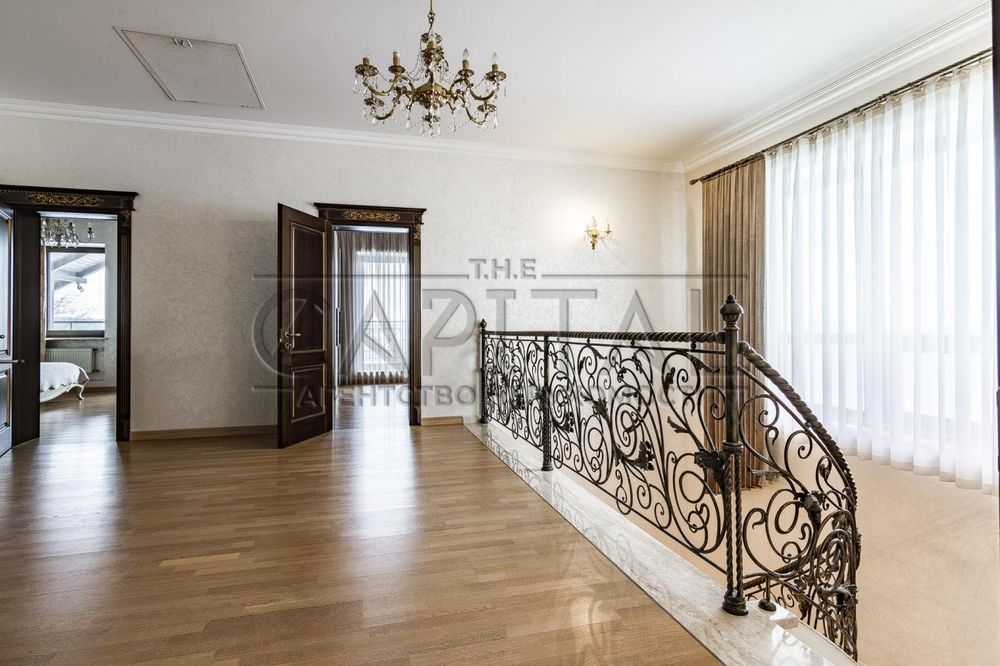 Продажа дома с бомбоубежищем, с. Хотов