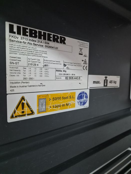 стіклянна холодильна шафа LIEBHERR
