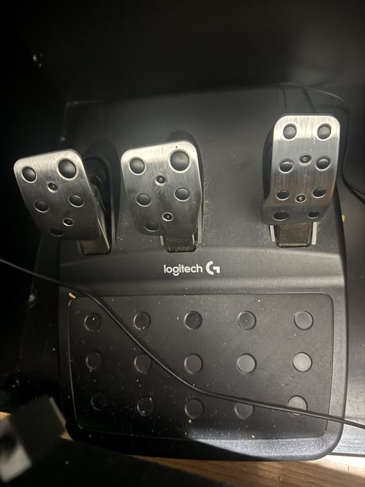 Logitech G29  com pedais + caixa de velocidades