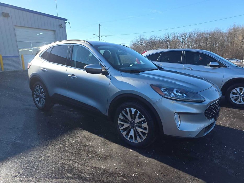 2022 Ford Escape Hybrid Titanium