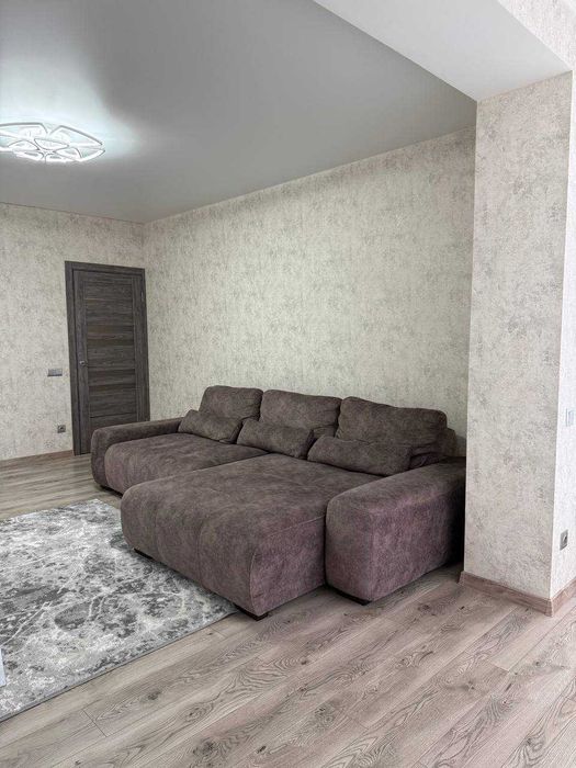 Простора 3-кімнатна квартира в клубному будинку з закритою територією.