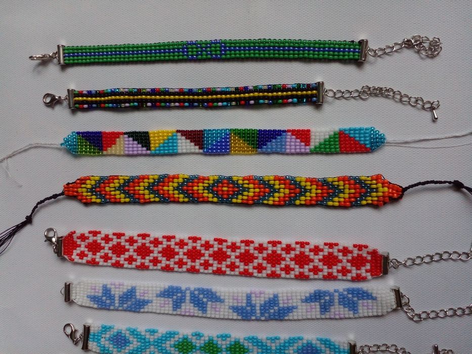 Продаю  браслеты  ручной работы 200 гривен