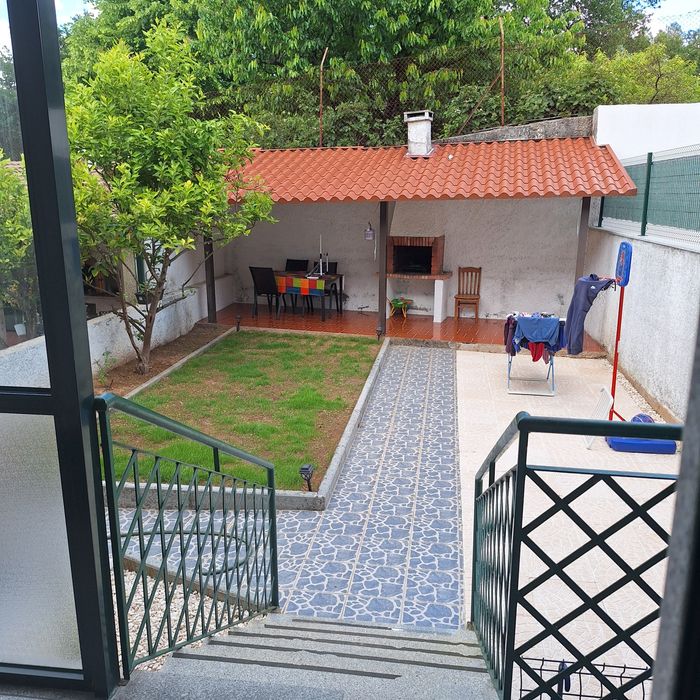 T4 Semi-Detached House for Sale in Viso Sul, with Outdoor Area.