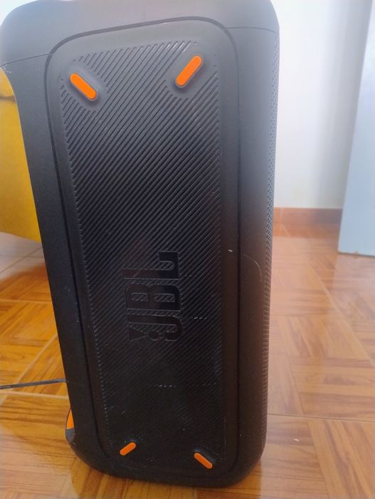 JBL PartyBox 100 – Coluna Bluetooth Potente
Preço: 200 €